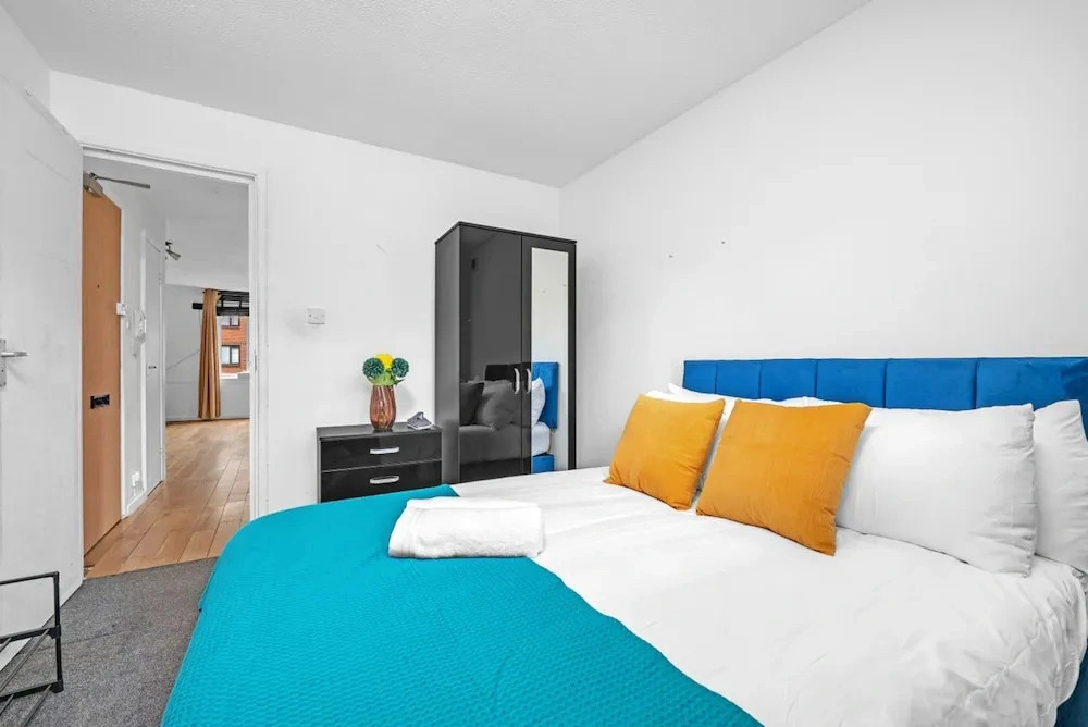 Cozy 1-bed Flat in Croydon Sleeps 4