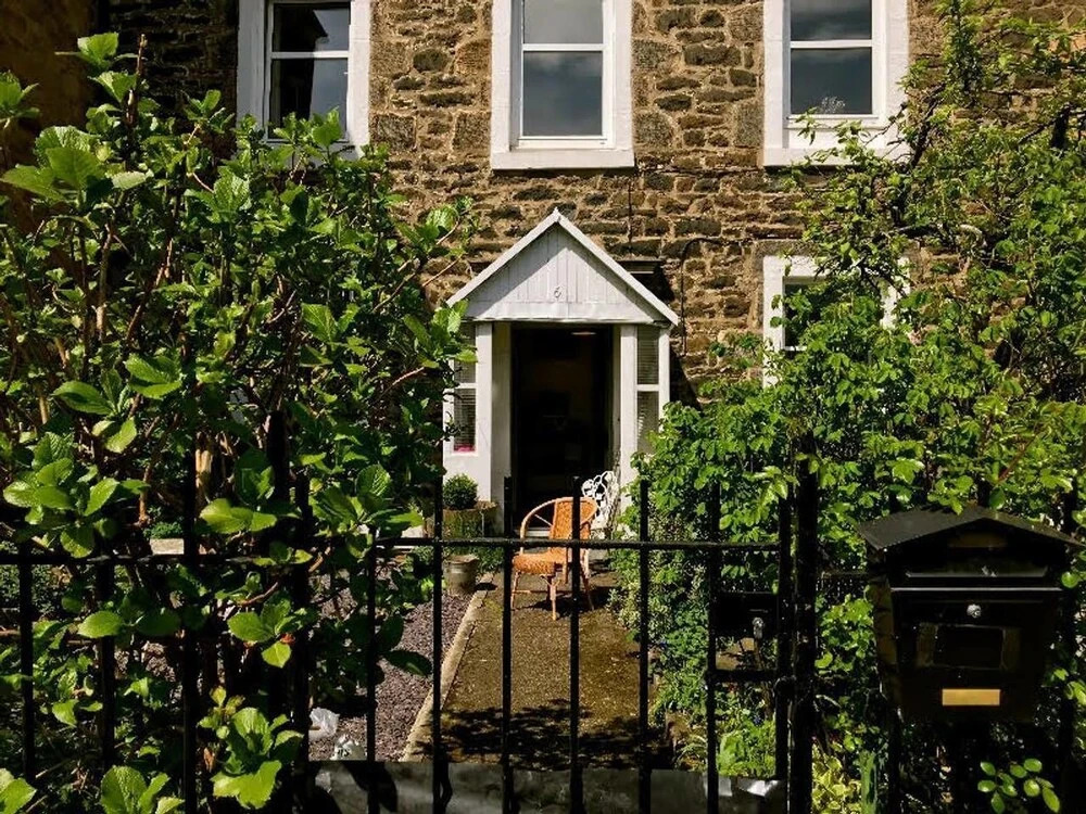 Unique and Private Georgian Farm House In The City