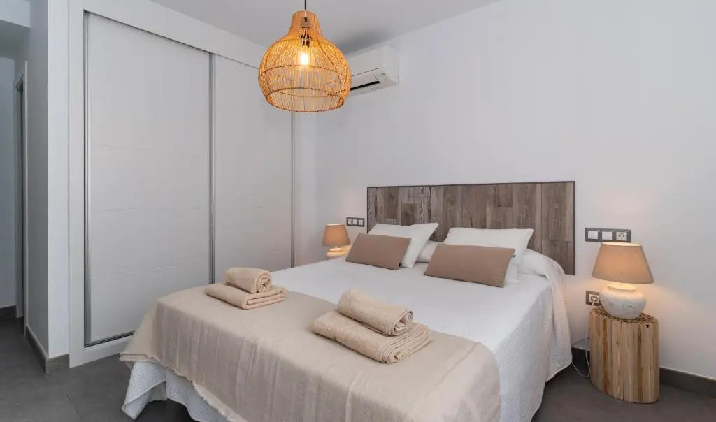 Sur Suites La Dorada, centricos soleados a pocos metros de la Playa y con Parking Opcional