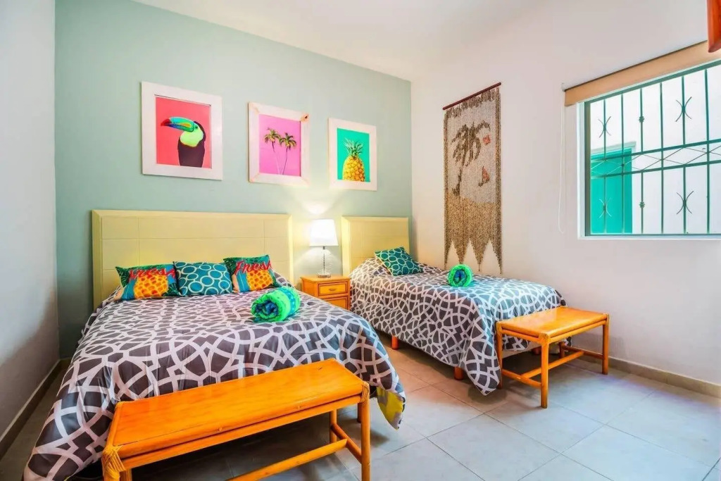 Dream Location! 2BR Near Beach+clubs!! Sleeps 6!!