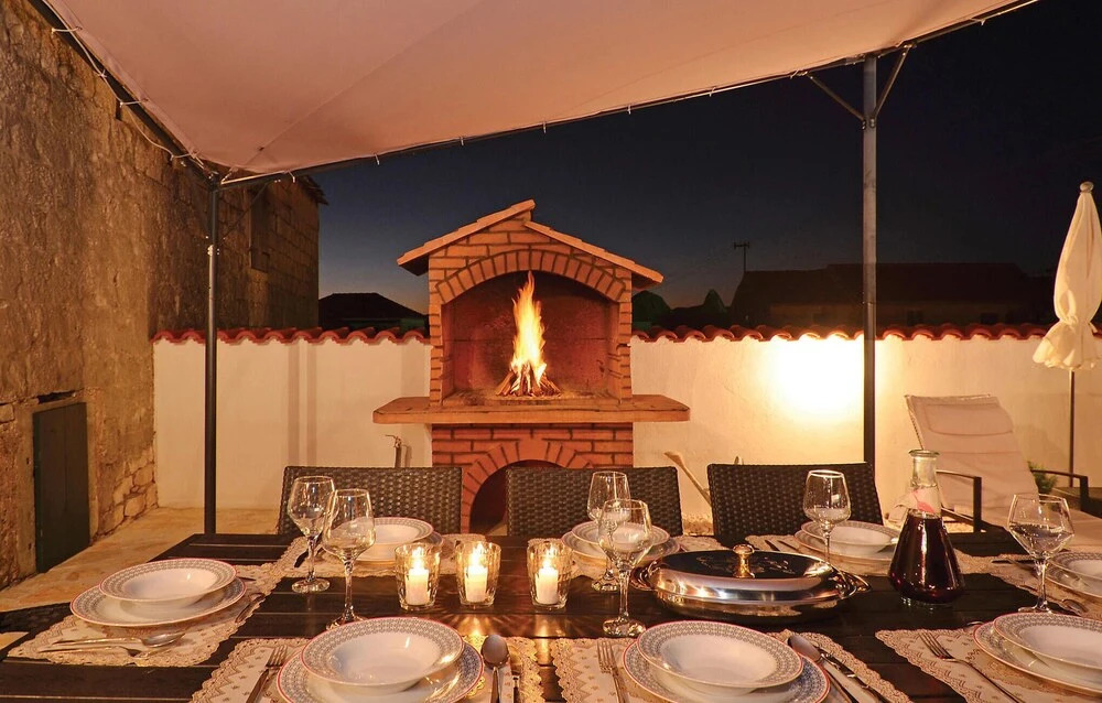 Beautiful Home in Zedno With Wifi and 4 Bedrooms
