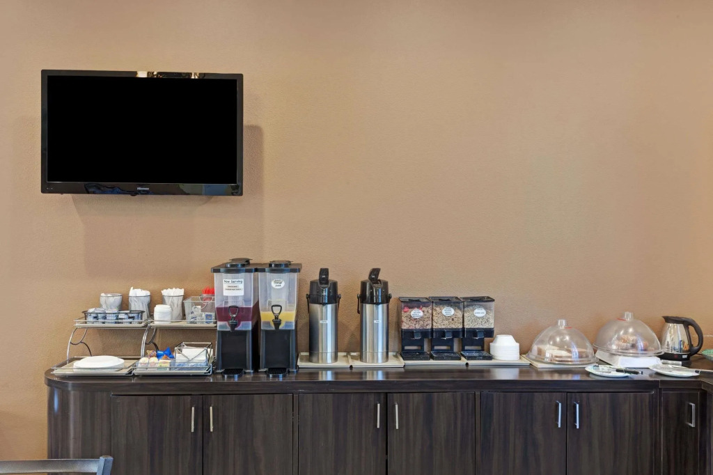 Travelodge by Wyndham Whittier