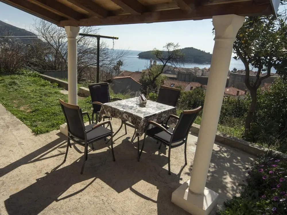 Cosy Apartment Overlooking City Walls and Island Lokrum, Private Terasse, Wi-fi
