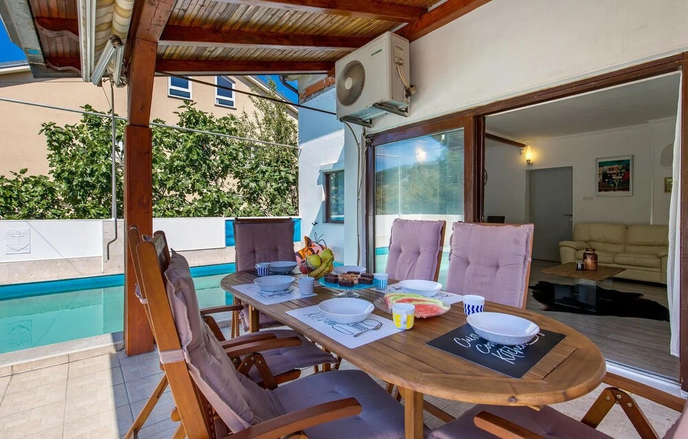 Nice Apartment in Rijeka With Wifi, Outdoor Swimming Pool and 2 Bedrooms