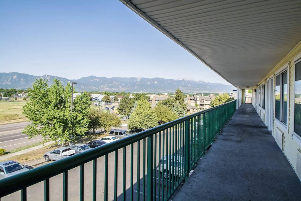Crossland Economy Studios - Colorado Springs - Airport