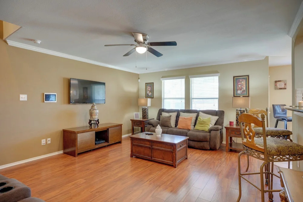 Near Seaworld! Modern Family Home w/ Pool Access