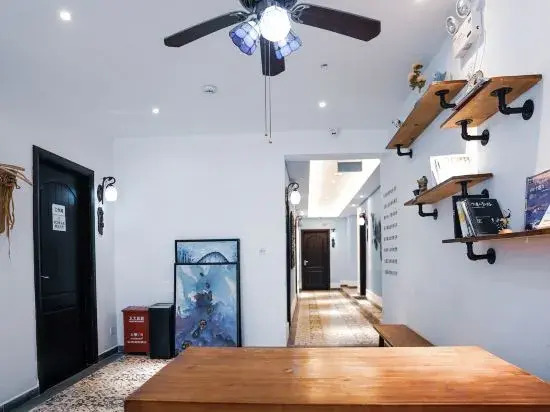There is an inn in Sanya lane