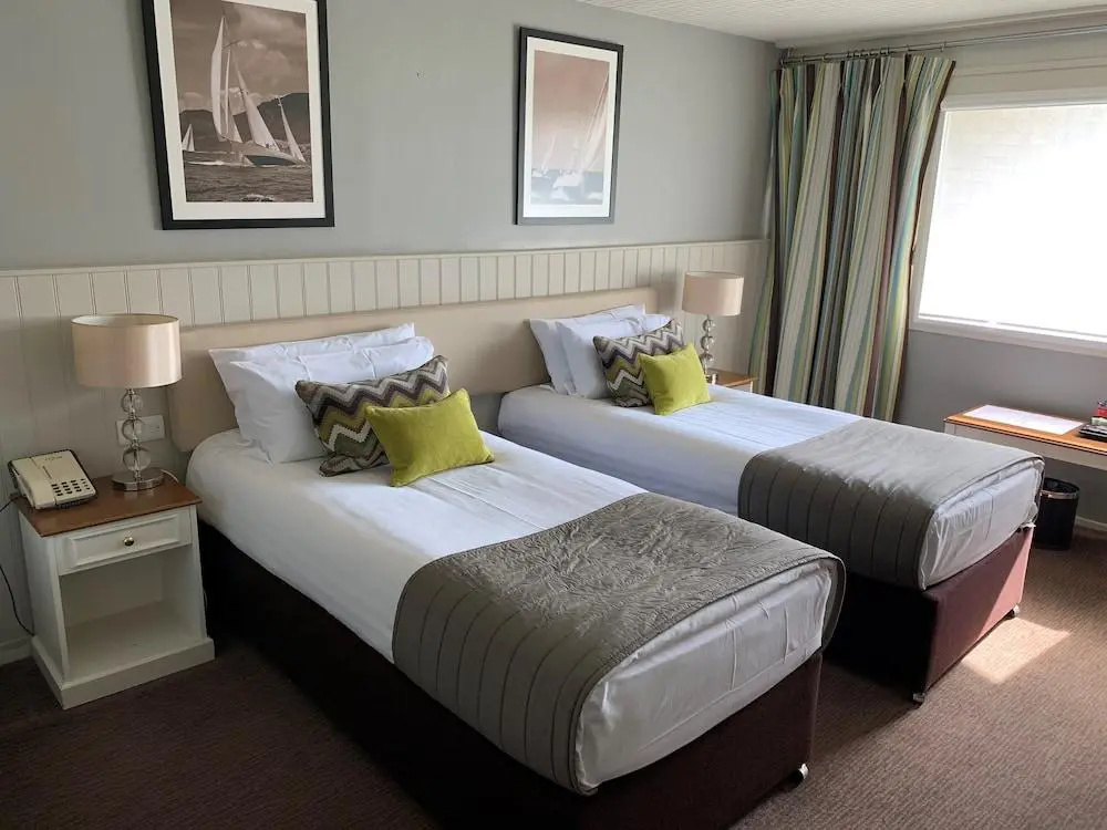 The Potters Heron - A Heartwood Inn