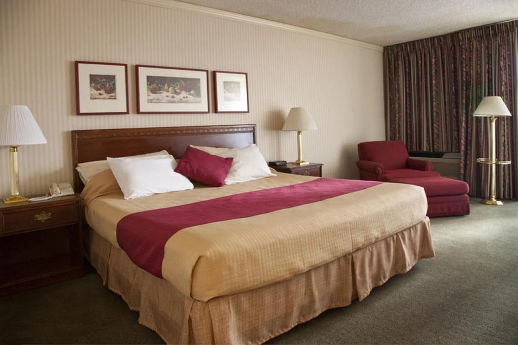 University Place Hotel and Conference Center