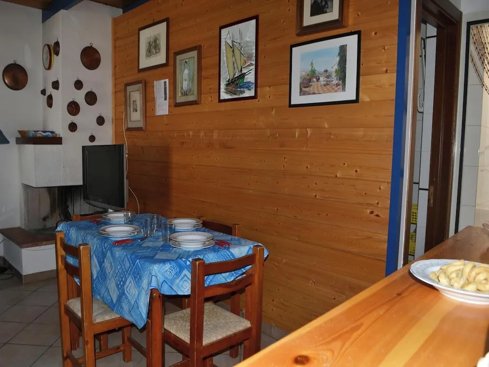 Apartment Directly On The Beach With Air Conditioning And Terrace, Pets Allowed