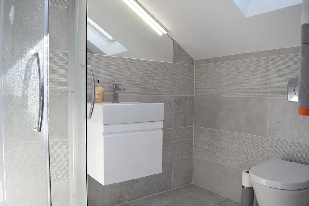 Bright 2 Bedroom With Balcony in Wandsworth