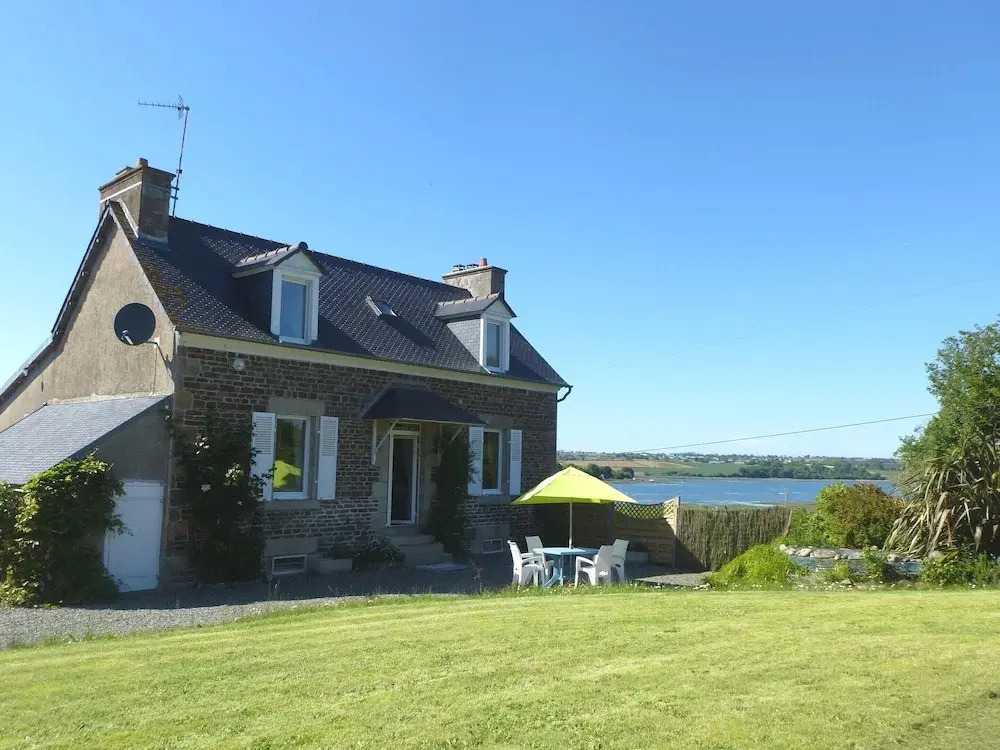 Holiday Home Near Goelo Coast & Beaches