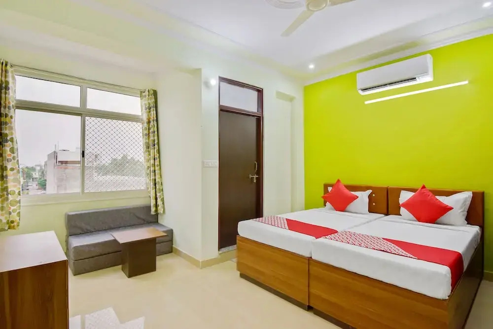 Oyo 47025 Hotel Rishabh Inn