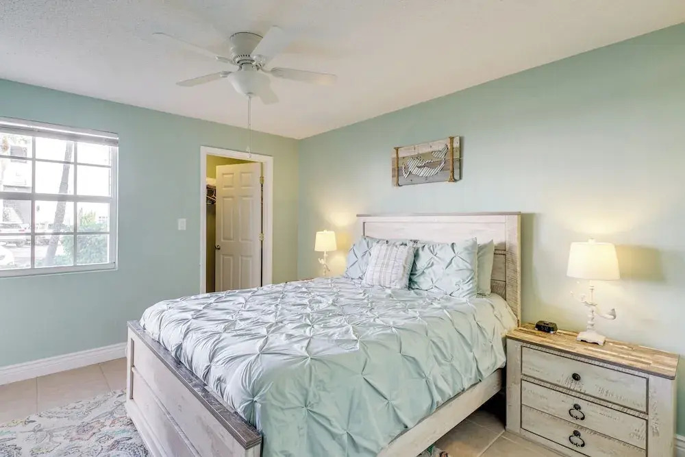 Walk to Beach: 1st-floor Unit w/ Pool in Melbourne