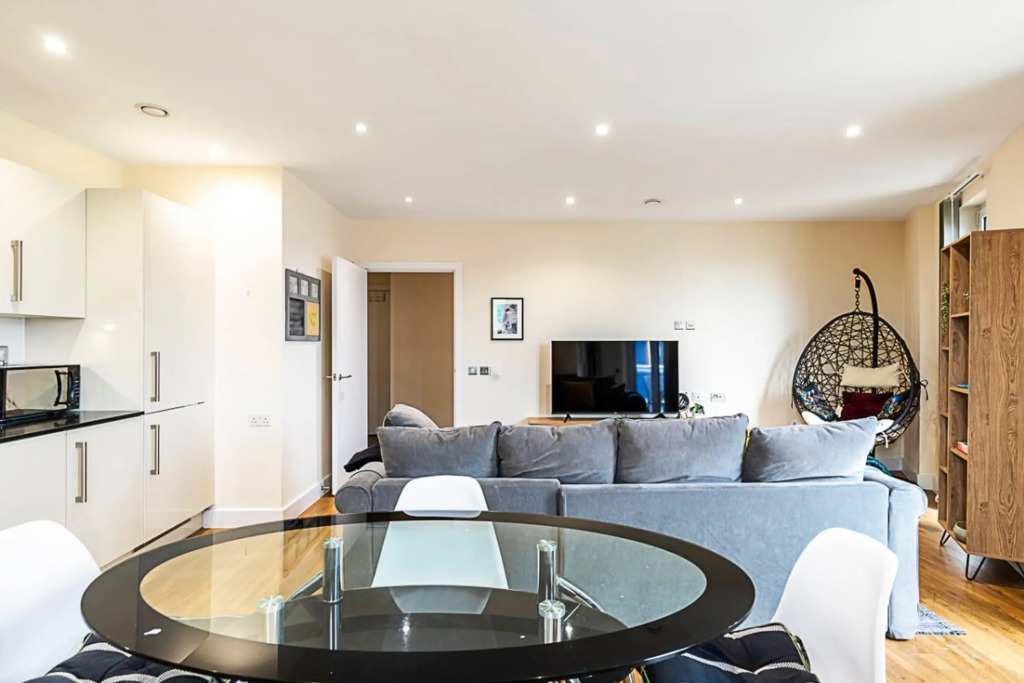 Vibrant London Canal Apartment