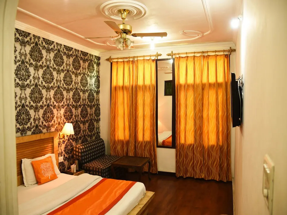 OYO 13099 Lavilla