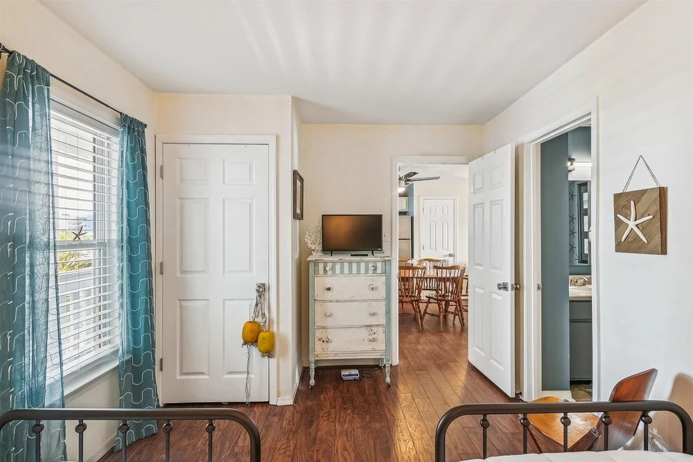 Hermitage 309 2 Bedroom Condo by RedAwning