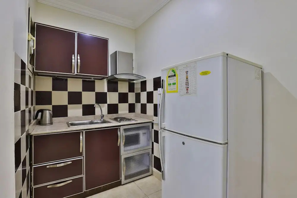 OYO 205 Golden Jwan Furnished Apartments 1