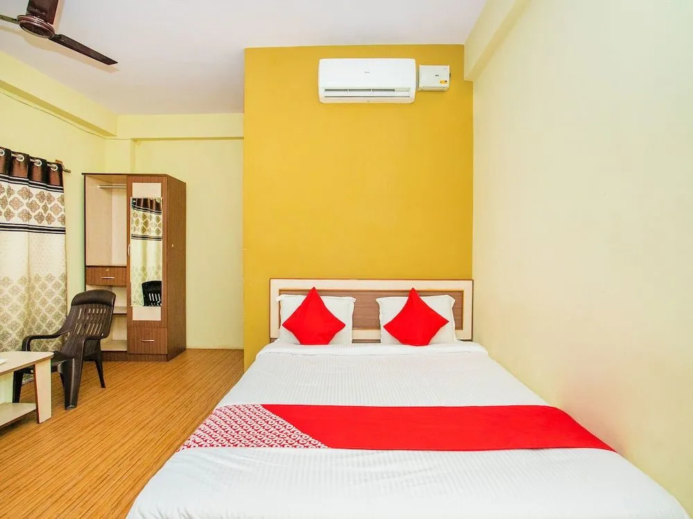 OYO 16937 Alankar Residency