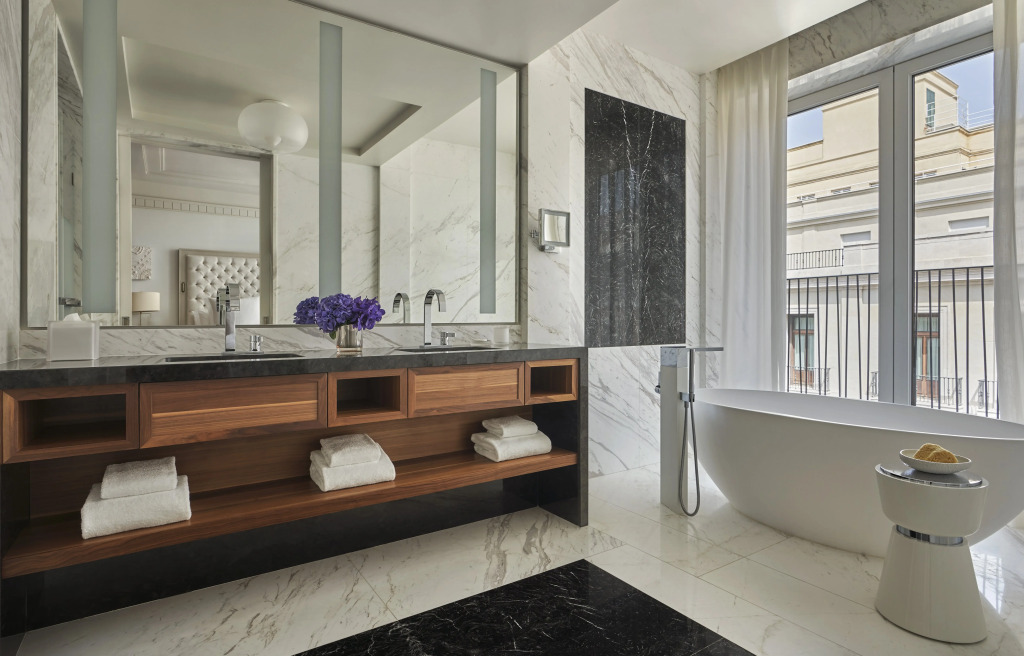 Отель Four Seasons Hotel Madrid