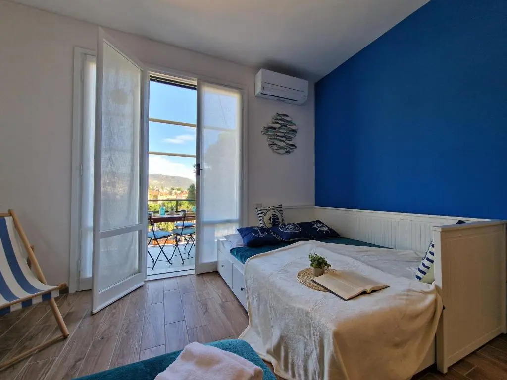 650 metri dal Mare - WiFi - Terrazzo - Piscina - A/C