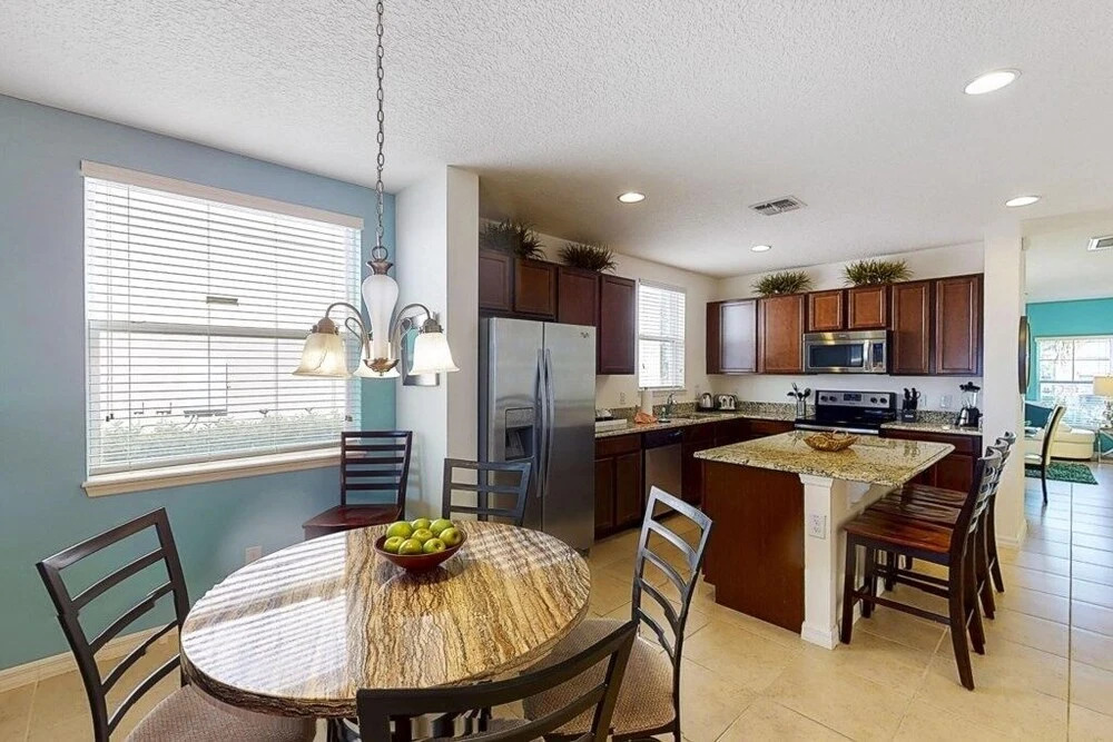 Just Reduced Beautiful 5 Bed Pool & Lots Of Space 5 Bedroom Home by Redawning