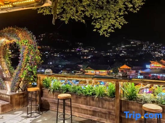 Xijiang Story Vacation Apartment (Xijiang Qianhu Miao Village No. 4 Wind and Rain Bridge)