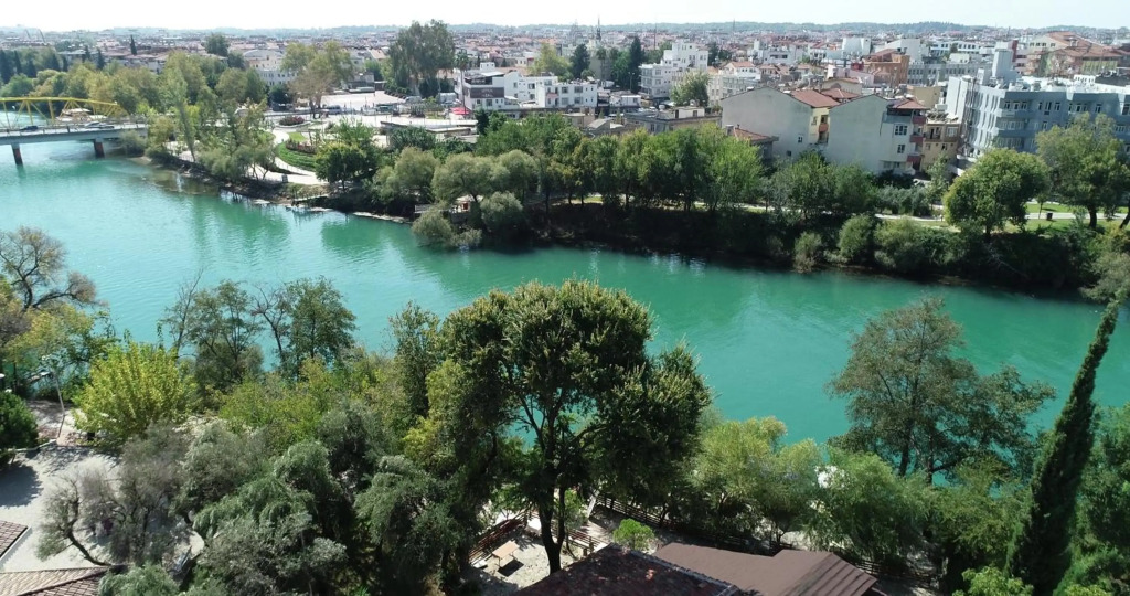 River Hotel