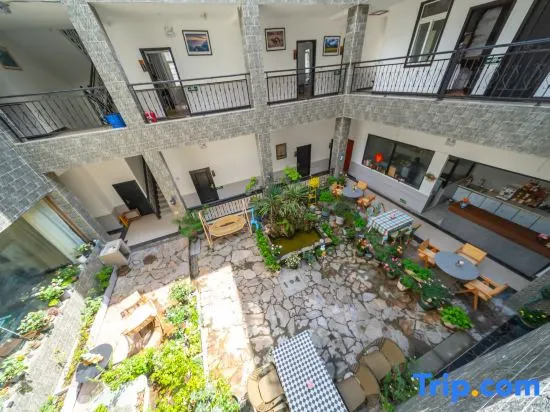 Hailuogou Yueshanju Garden Vacation Apartment (Moxi Town)