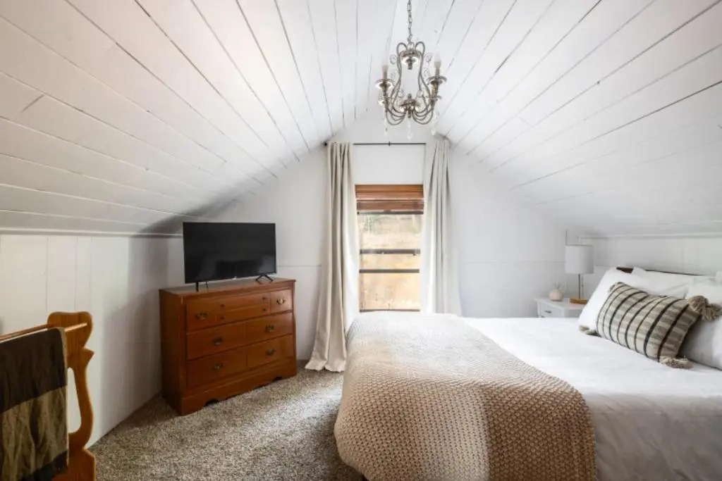 Cougar Lodge by AvantStay Private Character Cabin in Big Bear w Large Patio