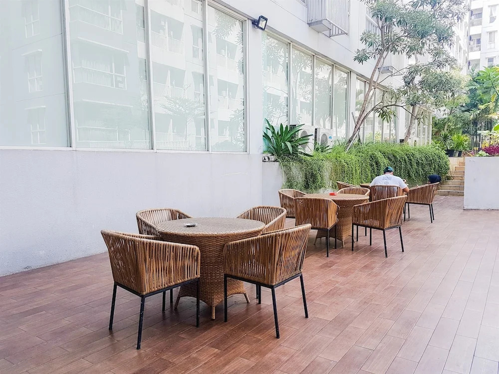 Best Price Studio Apartment at Tamansari Skylounge