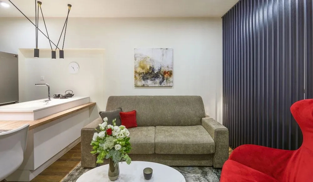 Luxury suites with JACUZZI by Sea&theCity