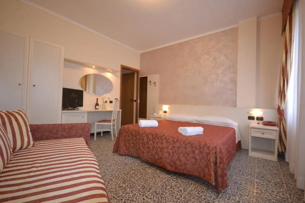 Gold Hotel