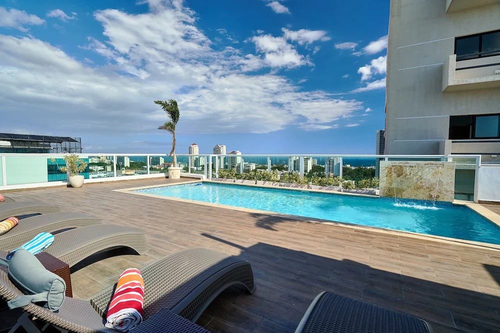 The LUX Natural Art Downtownsd Pool Gym 2BR