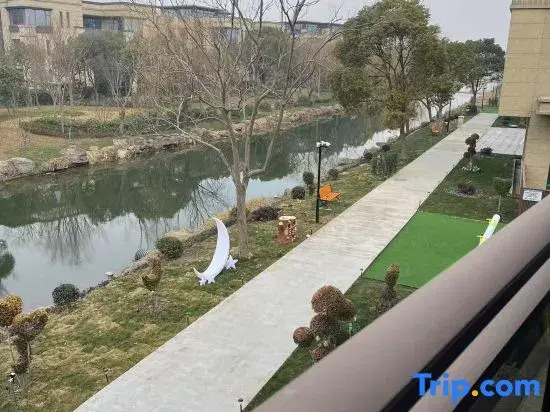 Yishu Waterfront Hotel