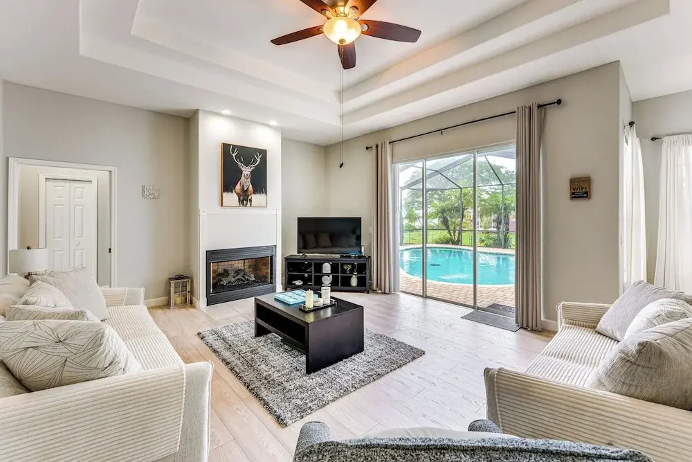 Game, Swim & Unwind: Lakeside Retreat Near Disney