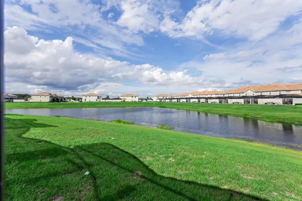 Romeo Circle Villa Story Lake 2