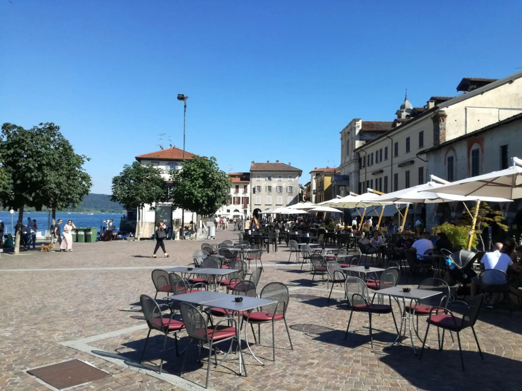 Suite 51 Lago Maggiore Appartamento con balcone a 50 mt dal lago Adults only