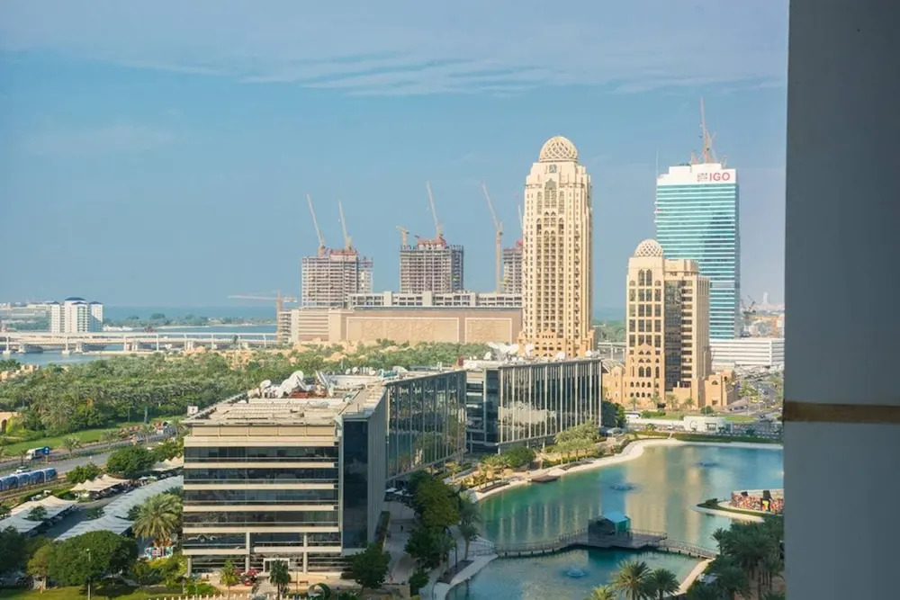 Amazing Gateway in the Marina Dubai