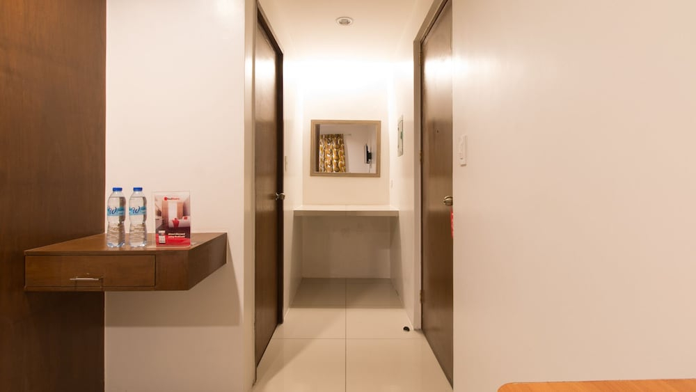 RedDoorz Plus @ Diola Villamonte Bacolod