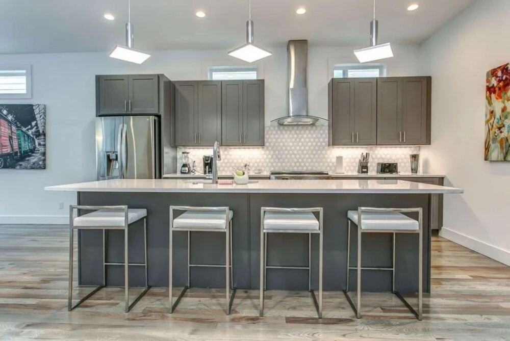Spacious Tranquil Rooftop Pad on 8th by Music City Luxury Stays
