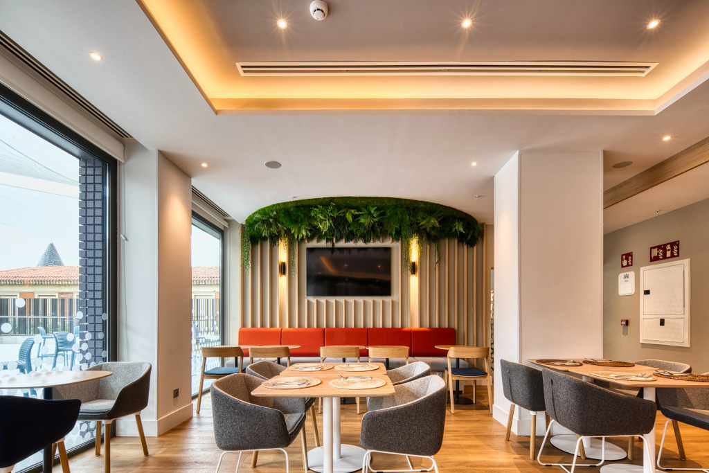 Holiday Inn Express - Madrid - Airport by IHG