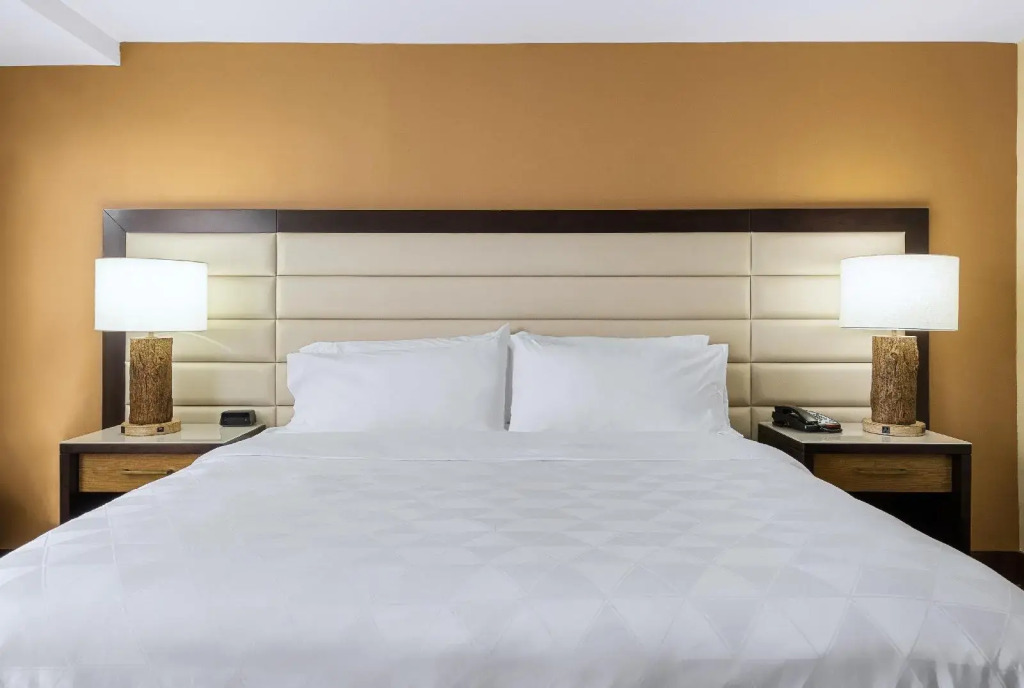 Doubletree By Hilton Greensboro Airport