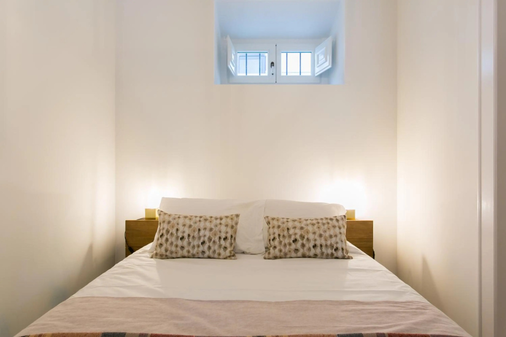 JOIVY Stunning 2BR Apt w/garden, by the Avenida subway & Botanical Garden of Lisbon