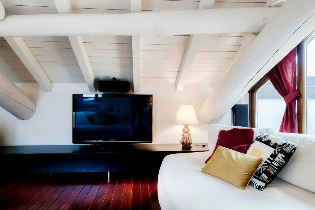 Exclusive Penthouse - by MyHomeInComo