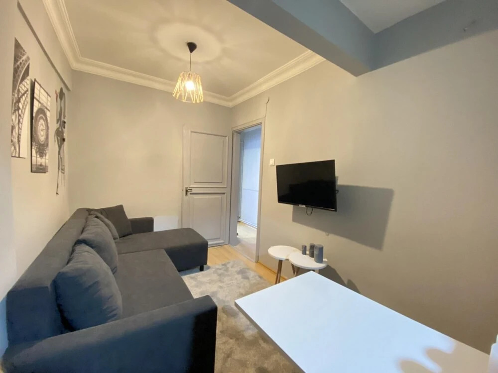 Charming Flat With Balcony in Sinanpasa Besiktas