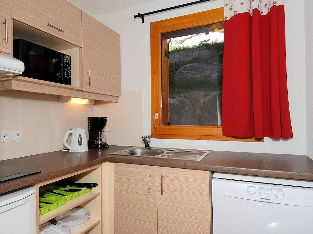 Rustic apartment with dishwasher, located in Valmeinie