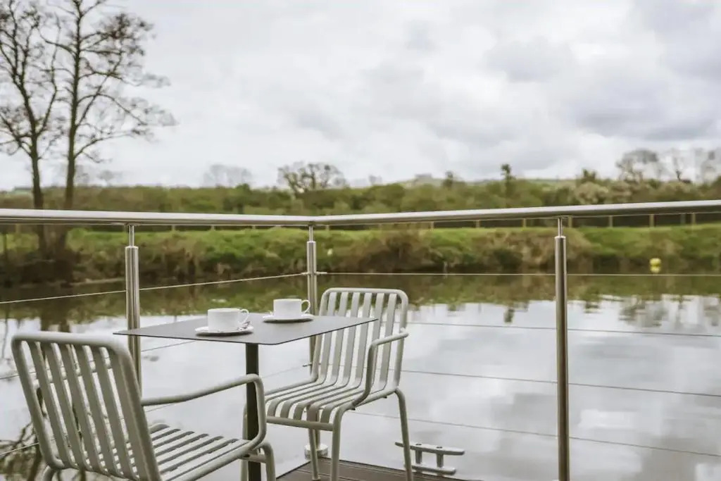 Water Cabin - 10 Mins from Bath (New listing)