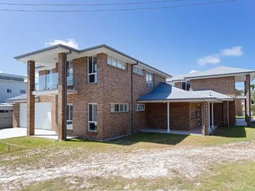 5 Bent Street huge house with Foxtel and Aircon