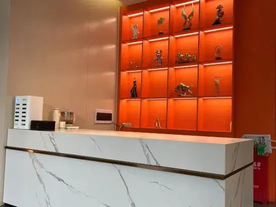 Baiheng Hotel (Shenzhen International Convention & Exhibition Center Tangwei Metro Station Branch)